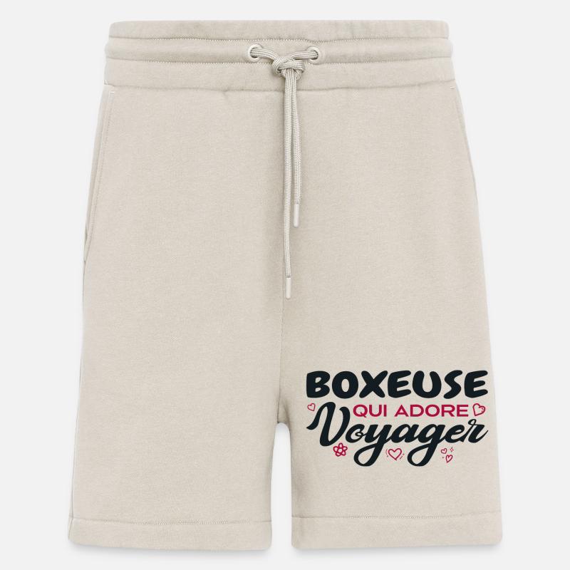 Boxeuse globe-trotteuse passionnée de voyages - Short bio décontracté fabriqué en UE - WARM CLAY