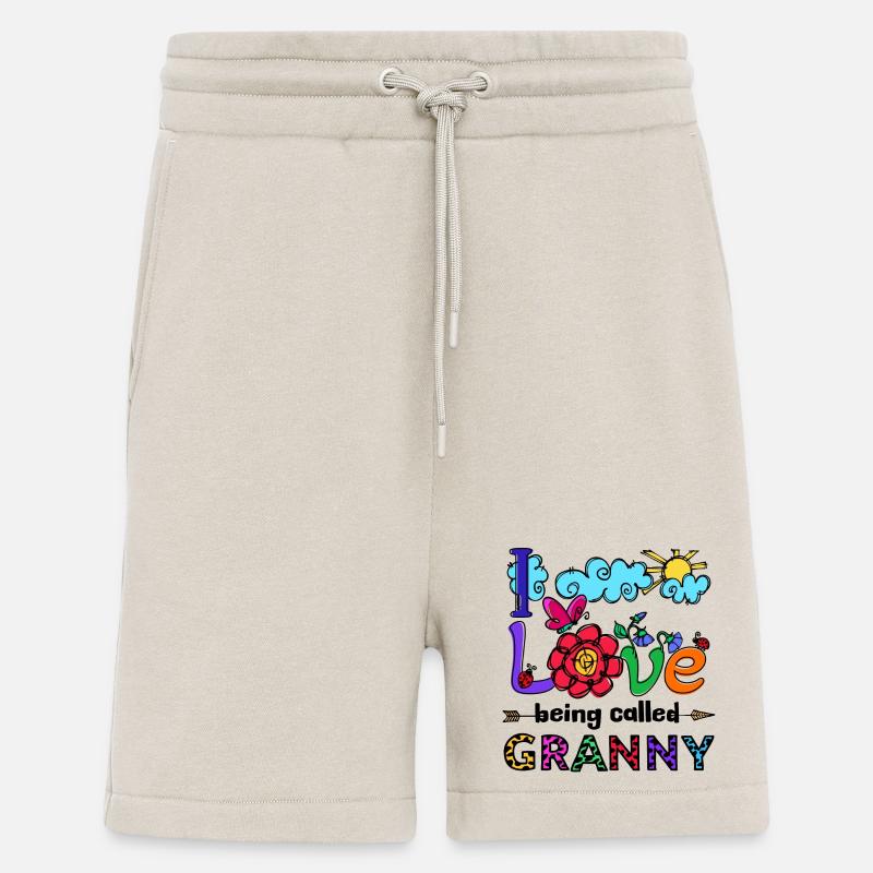Alte Frau Großmutter Oma Statement Rentnerin - Shorts - made by SPREAD - WARM CLAY
