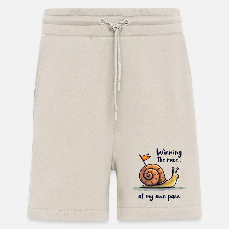 Escargot avec drapeau « Gagner la course » - Short bio décontracté fabriqué en UE - WARM CLAY