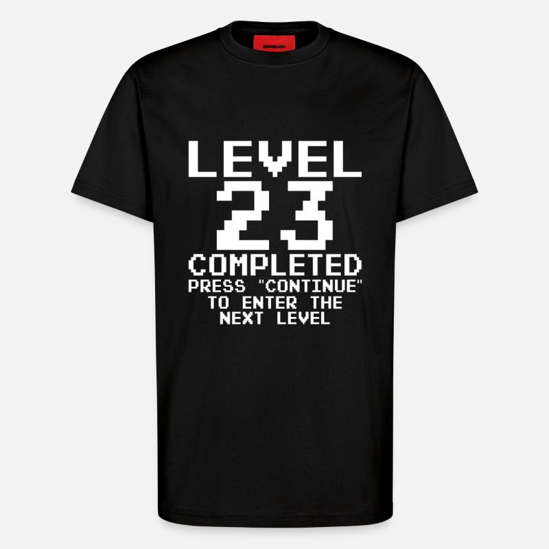Level 23 Abgeschlossen Pixelabzeichen - T-Shirt - made by SPREAD - SOLID BLACK