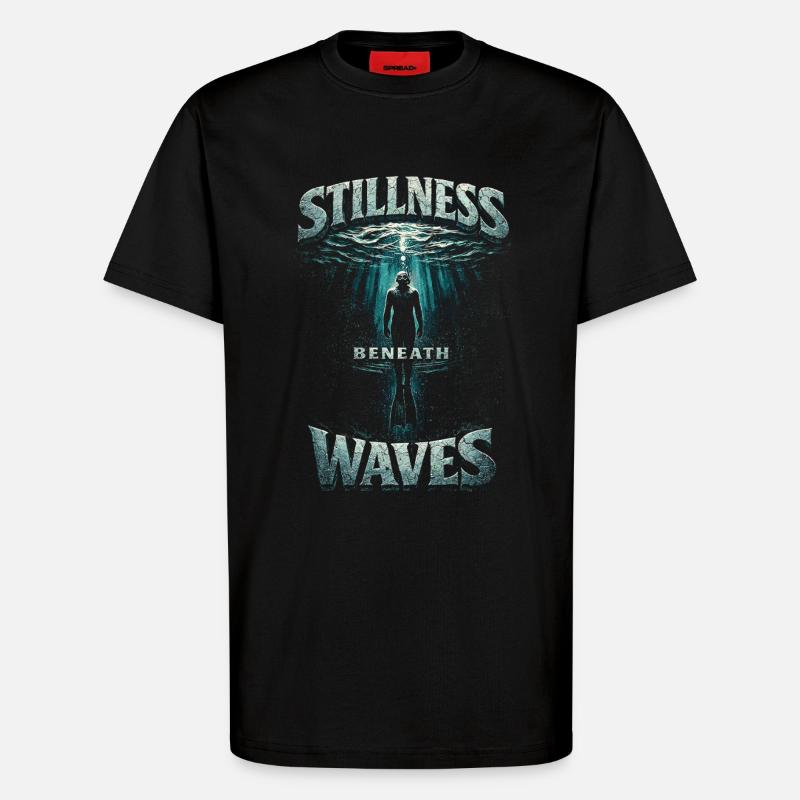 Apnoetauchen Freitauchen Stillness Beneath Waves - T-Shirt - made by SPREAD - SOLID BLACK