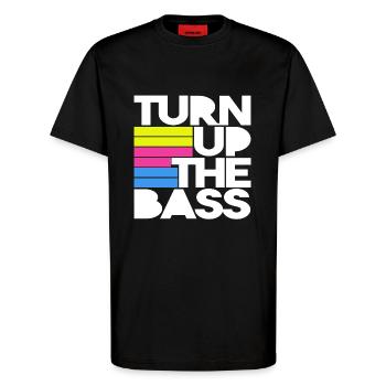 TURN UP THE BASS! - T-Shirt - made by SPREAD - SOLID BLACK - Vorne - Alina (178cm) & Michal (187cm)