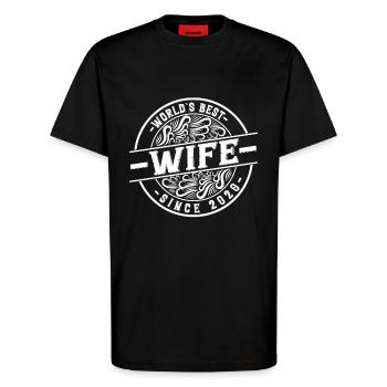 Meilleure épouse depuis 2020 1er anniversaire de mariage - T-shirt bio décontracté fabriqué en UE - SOLID BLACK - Devant - Alina (178cm) & Michal (187cm)