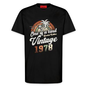 Vintage 1978 Geburtstag Palmen - T-Shirt - made by SPREAD - SOLID BLACK - Vorne - Alina (178cm) & Michal (187cm)
