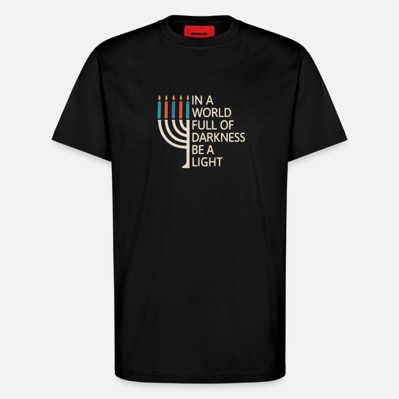 Sei ein Licht, fröhliches Chanukka - T-Shirt - made by SPREAD - SOLID BLACK