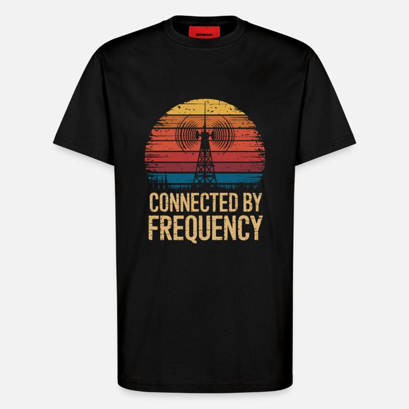 Amateurfunker Verbunden Durch Frequenz - T-Shirt - made by SPREAD - SOLID BLACK