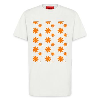 Fleurs d’oranger sur fond noir - T-shirt bio décontracté fabriqué en UE - OFF WHITE - Devant - Alina (178cm) & Michal (187cm)