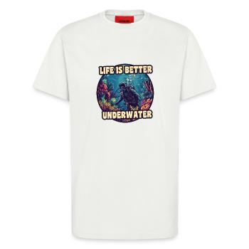 Life is better underwater 2 - T-Shirt - made by SPREAD - OFF WHITE - Front - Alina (178cm) & Michal (187cm)