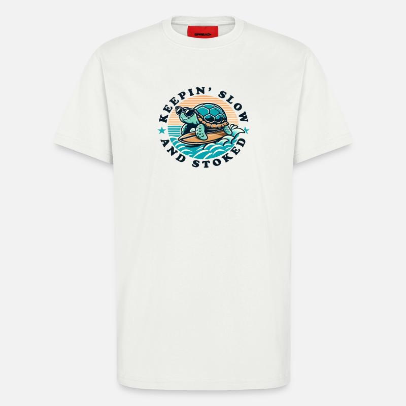 Surfende Schildkröte Keepin Slow and Stoked - T-Shirt - made by SPREAD - OFF WHITE