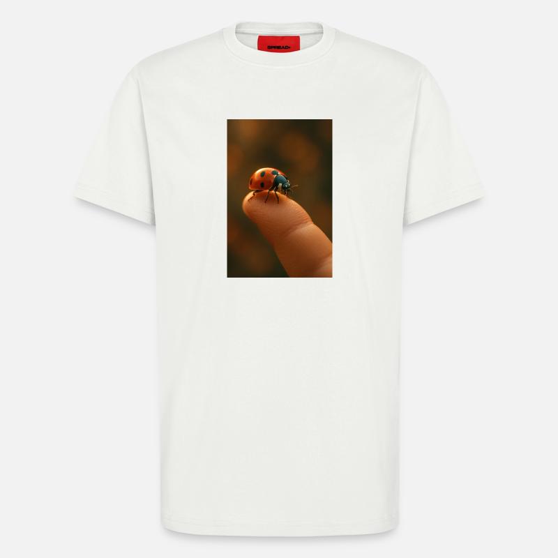 Fingerspitze mit Marienkäfer im Makro - T-Shirt - made by SPREAD - OFF WHITE