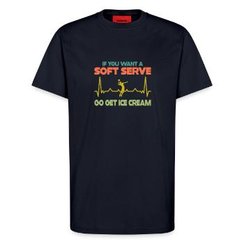 Wenn Sie ein Softeis wollen, holen Sie sich Eis - T-Shirt - made by SPREAD - DARK NAVY - Vorne - Alina (178cm) & Michal (187cm)
