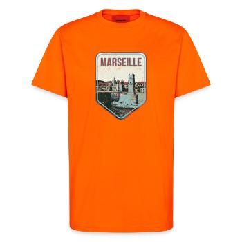 Badge retro, Marseille France est ma ville natale - T-shirt bio décontracté fabriqué en UE - SUNSET ORANGE - Devant - Alina (178cm) & Michal (187cm)
