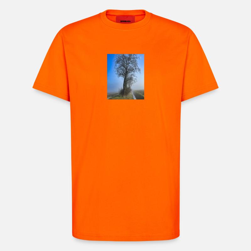 Lonely tree in morning mist - T-Shirt - made by SPREAD - SUNSET ORANGE