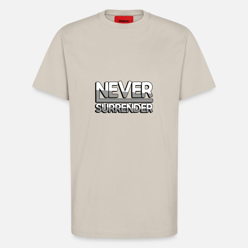 NEVER SURRENDER (Weiß) - Gaming - T-Shirt - made by SPREAD - WARM CLAY