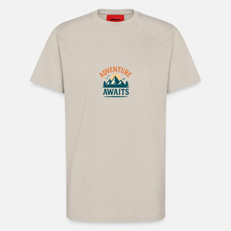 Adventure Awaits – Explore More - T-shirt bio décontracté fabriqué en UE - WARM CLAY