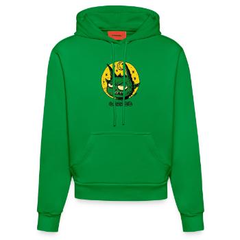 Ein grüner schlafender Kobold mit Mond und Sternen - Organic Fitted Hoodie Made in EU - City Green - Vorne