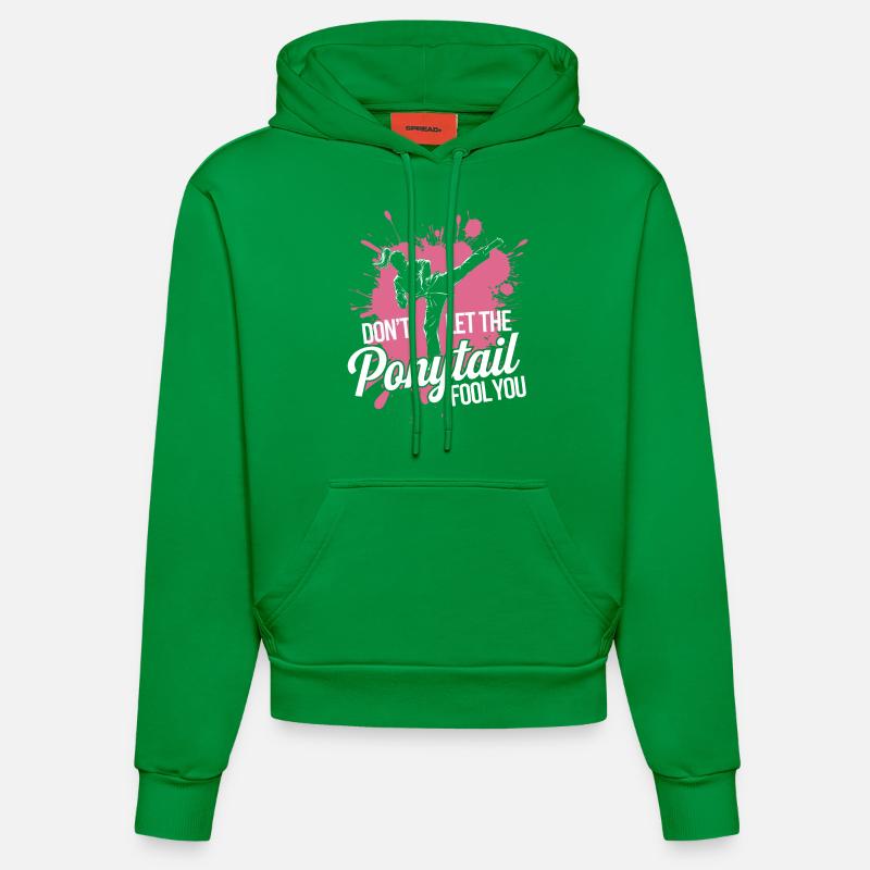 Karaté avec détermination - Sweat à capuche bio ajusté fabriqué en UE - City Green