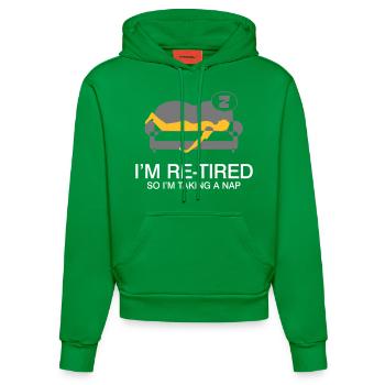 Ich bin im Ruhestand. Also nehme ich einen Nap. - Organic Fitted Hoodie Made in EU - City Green - Vorne