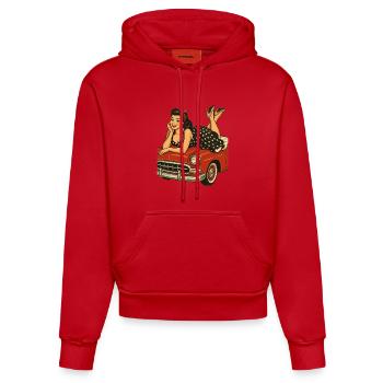 Rockabilly pin-up on vintage car in retro style - Organic Fitted Hoodie Made in EU - red - Front