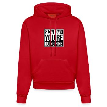 Ralentis, tu t’en sors bien, motivation en disant logo - Sweat à capuche bio ajusté fabriqué en UE - rouge - Devant