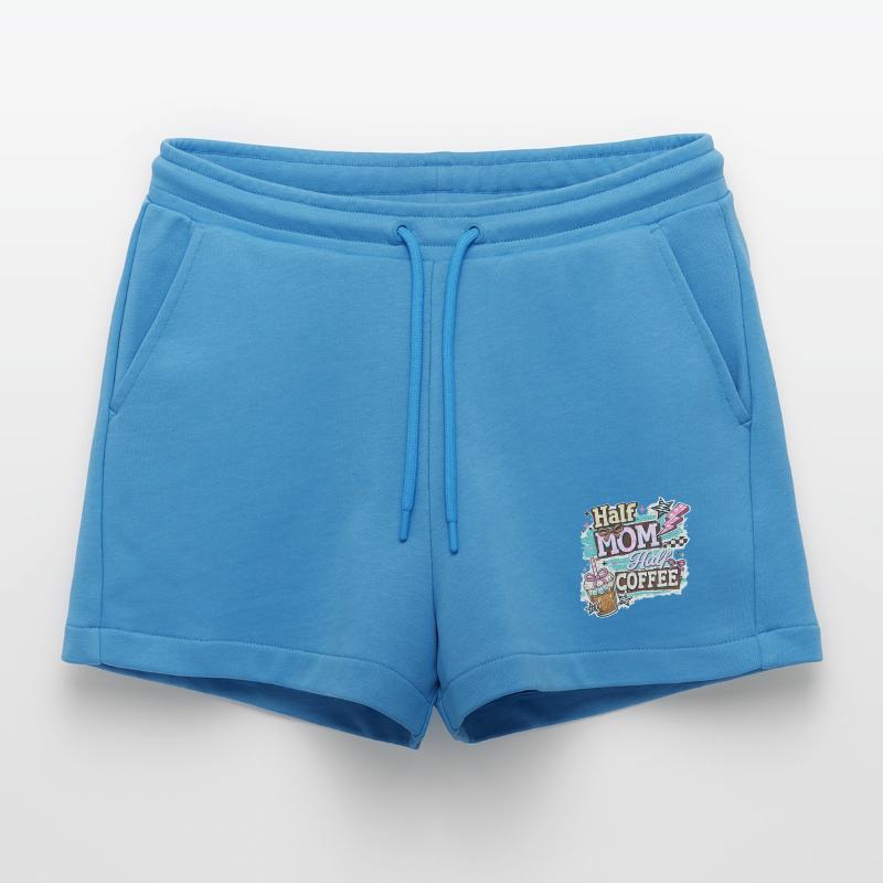 Humor-Café – Halb Mama, halb Kaffee, Eiskaffee, Organic Relaxed Cropped Shorts Made in EU