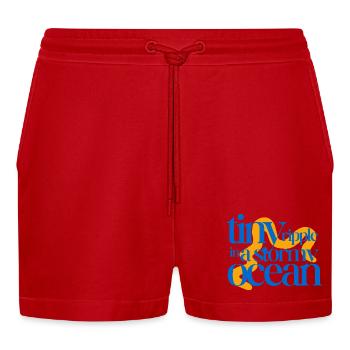 Tiny ripple in a stormy ocean (orange background) - Organic Relaxed Cropped Shorts Made in EU - Rot - Vorne