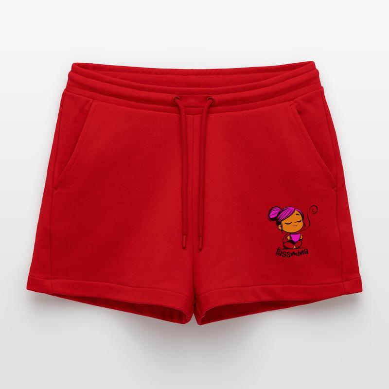 Tassmina enspannt mit einer Tasse Tee oder Kaffee Organic Relaxed Cropped Shorts Made in EU