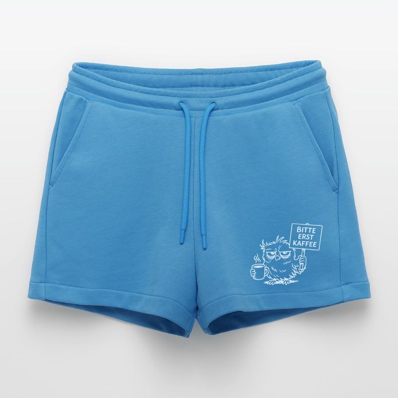 Bitte erst Kaffee – Müde Eule mit Kaffeetasse Organic Relaxed Cropped Shorts Made in EU