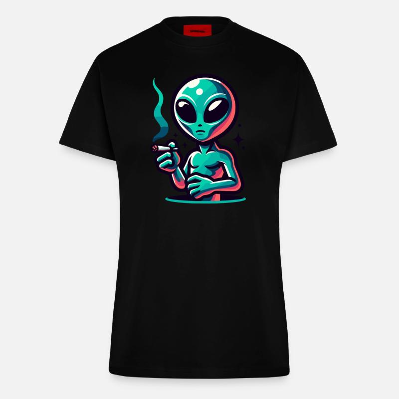 Alien mit Joint Zigarette rauchen - Fitted T-Shirt - made by SPREAD - SOLID BLACK