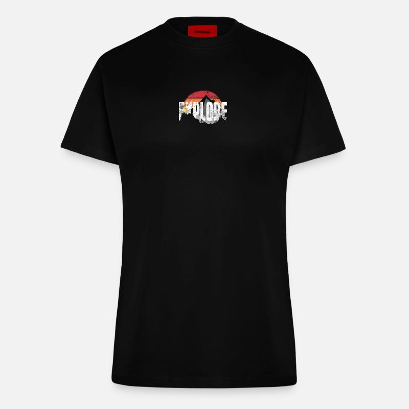 Explore Mountain Sunset Emblem - Fitted T-Shirt - made by SPREAD - SOLID BLACK