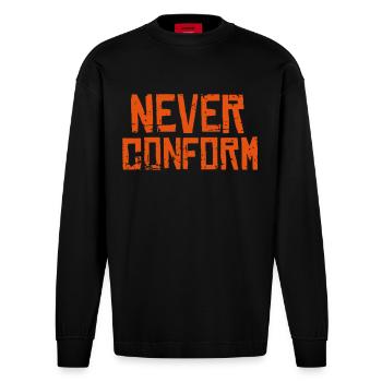 Never Conform - Keine Konformität! - Heavyweight Oversized Organic Langarmshirt Made in EU - SOLID BLACK - Vorne