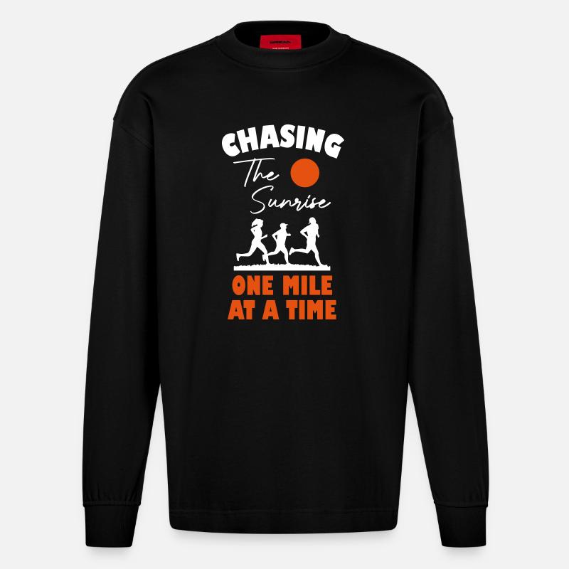 Running Chasing The Sunrise - Heavyweight Oversized Organic Langarmshirt Made in EU - SOLID BLACK