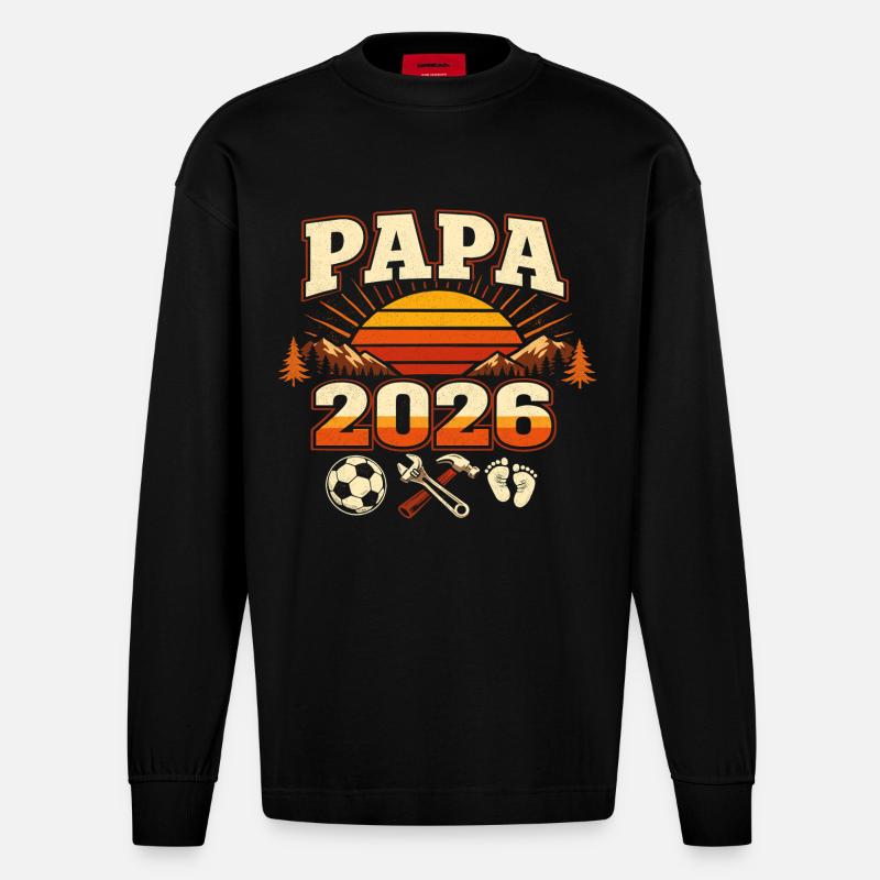 Papa 2026 Loading Geschenk Werdender Vater - Heavyweight Oversized Organic Langarmshirt Made in EU - SOLID BLACK
