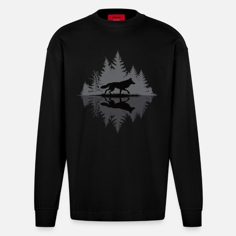 Wolf im dunklen Wald - Heavyweight Oversized Organic Langarmshirt Made in EU - SOLID BLACK