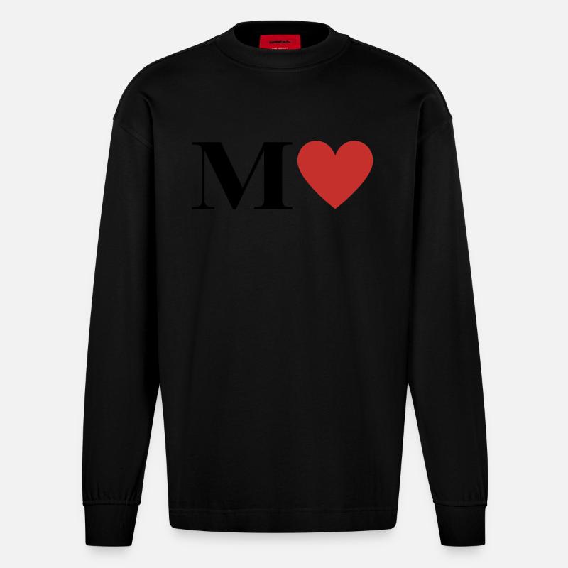 Buchstabe m rotes Herz - Heavyweight Oversized Organic Langarmshirt Made in EU - SOLID BLACK