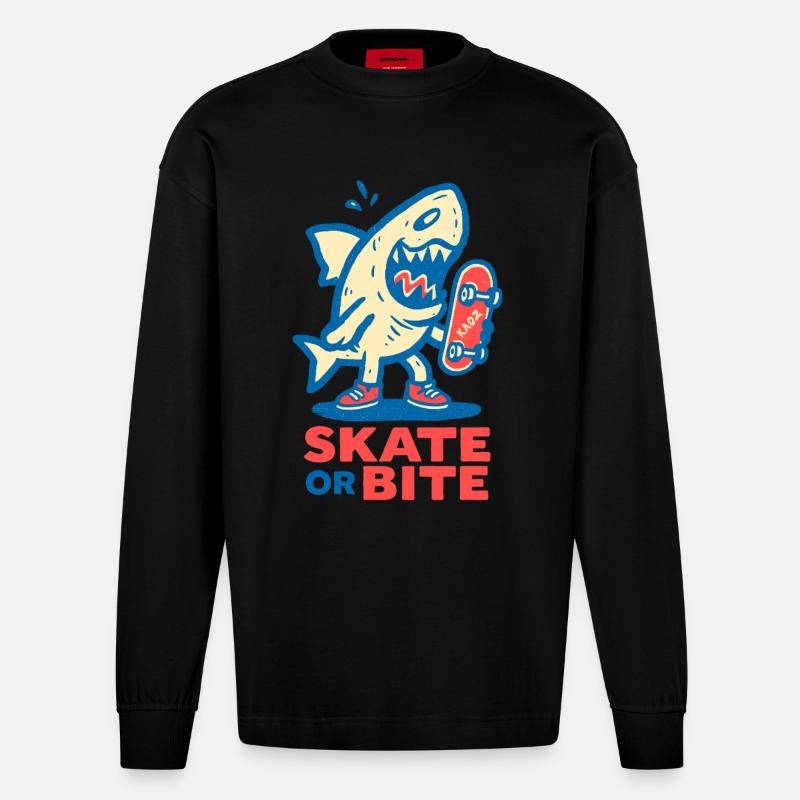 Comic-Hai mit Skateboard und Spruch - Heavyweight Oversized Organic Langarmshirt Made in EU - SOLID BLACK