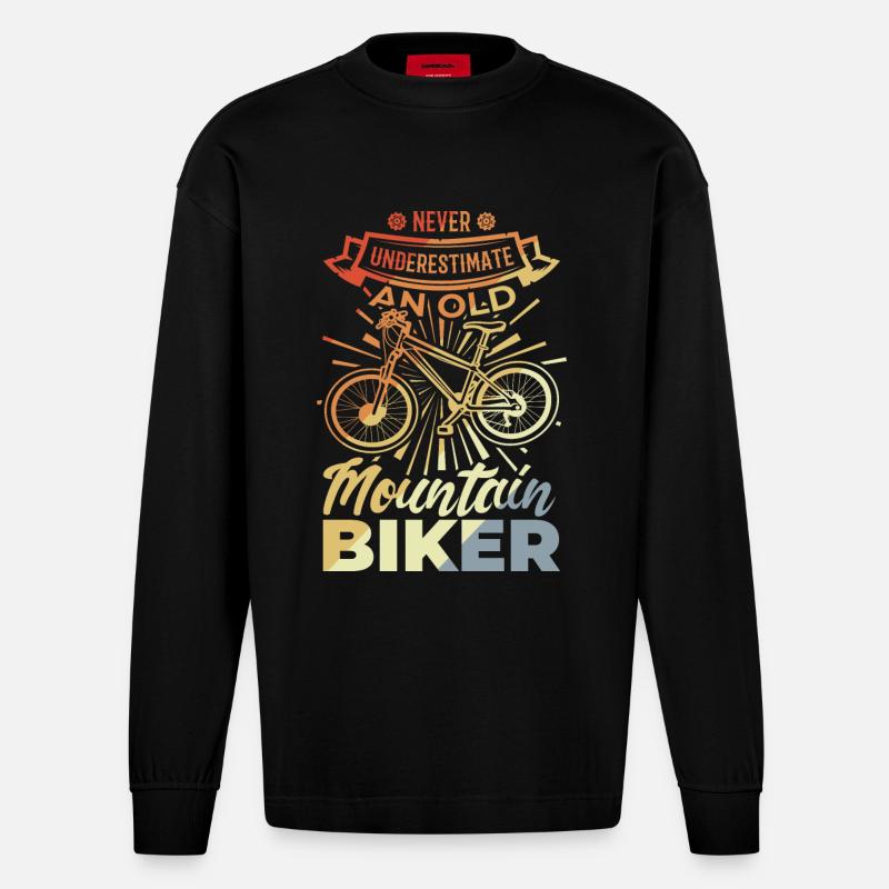 Never Underestimate A Old Mountain Biker - Heavyweight Oversized Organic Langarmshirt Made in EU - SOLID BLACK
