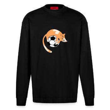 Katze mit Fußball - Heavyweight Oversized Organic Langarmshirt Made in EU - SOLID BLACK - Vorne