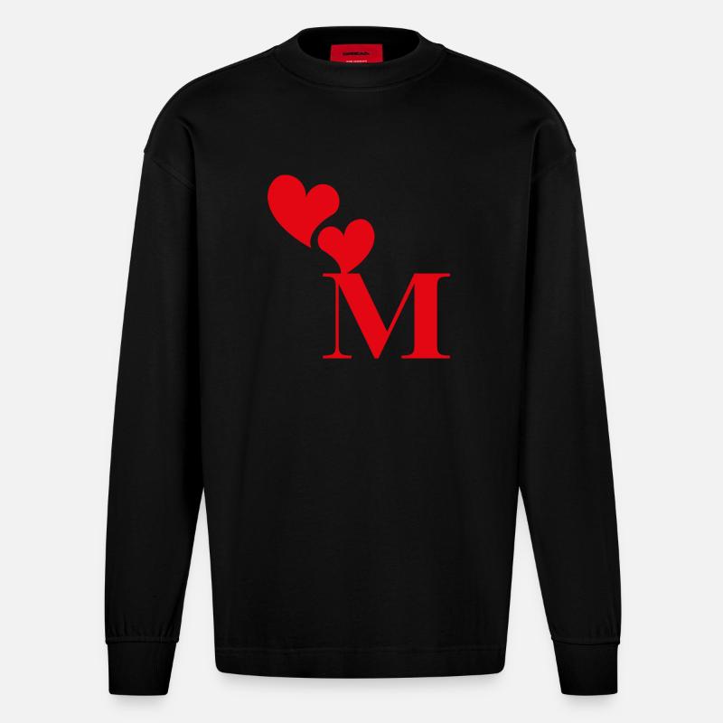 Buchstabe m rotes Herz - Heavyweight Oversized Organic Langarmshirt Made in EU - SOLID BLACK