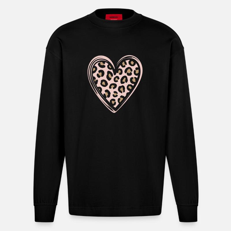 Leopard Muster Herz Design - Heavyweight Oversized Organic Langarmshirt Made in EU - SOLID BLACK