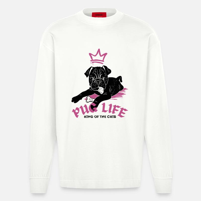 Pug Life – Mops mit Krone - Heavyweight Oversized Organic Langarmshirt Made in EU - OFF WHITE