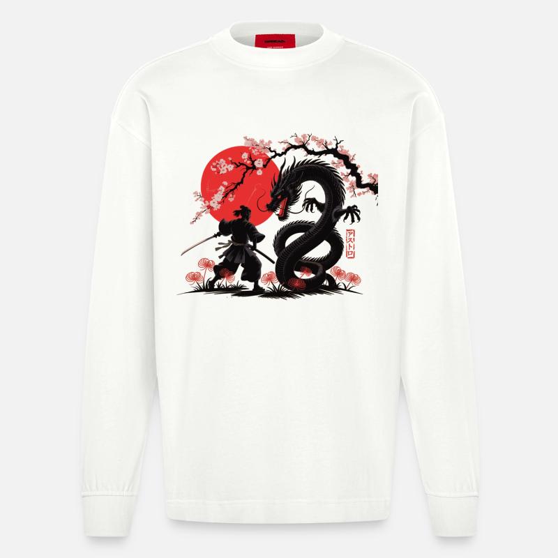 Samurai vs Drache Shirt Drachenkampf - Heavyweight Oversized Organic Langarmshirt Made in EU - OFF WHITE