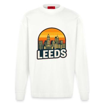 Design rétro rétro de coucher de soleil de Leeds Skyline - Manches longues bio épais oversize fabriqué en UE - OFF WHITE - Devant