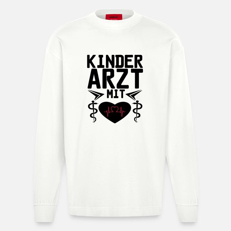 Kinderarzt mit Herz Geschenk - Heavyweight Oversized Organic Langarmshirt Made in EU - OFF WHITE