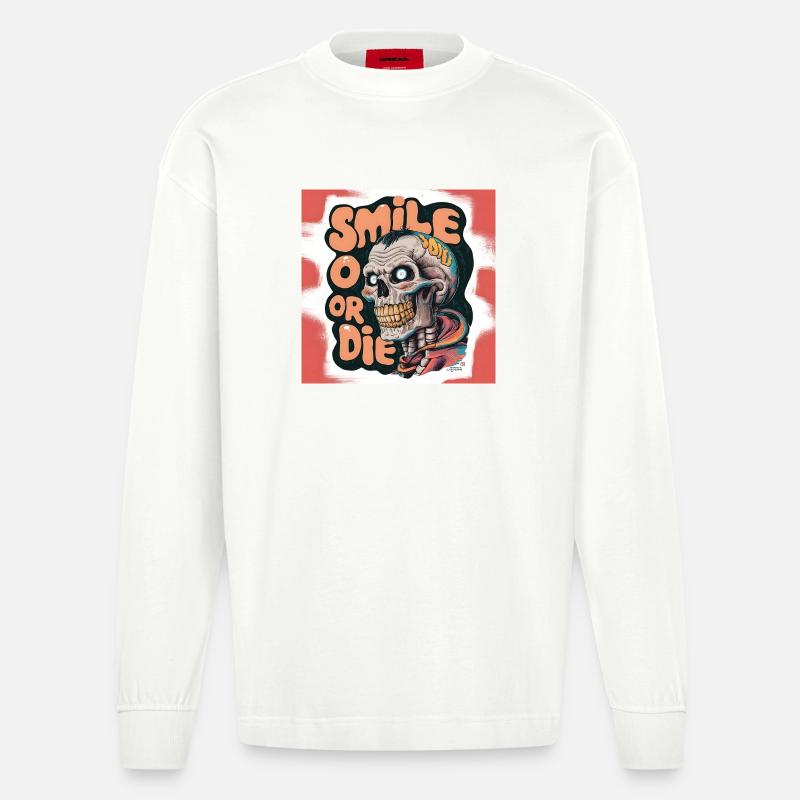 Kahlköpfiges Skelett mit lächelndem Text - Heavyweight Oversized Organic Langarmshirt Made in EU - OFF WHITE