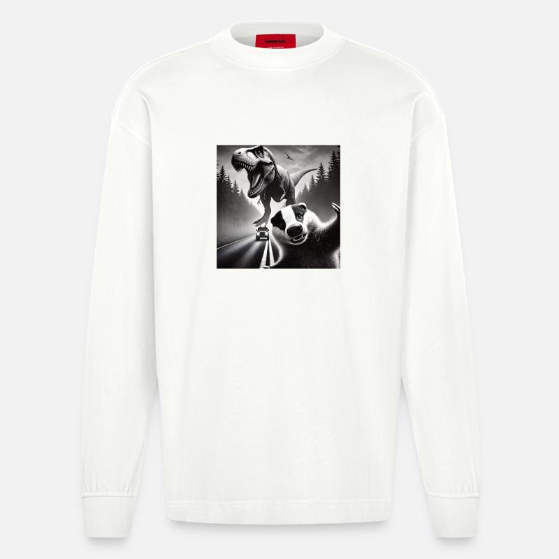Dachs  trifft Dino auf düsterer Landstraße - Heavyweight Oversized Organic Langarmshirt Made in EU - OFF WHITE