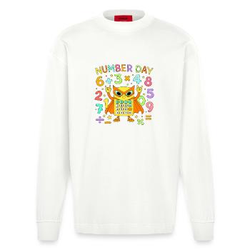 Nummer Tag Mathematik-Katzenrechner Held - Heavyweight Oversized Organic Langarmshirt Made in EU - OFF WHITE - Vorne