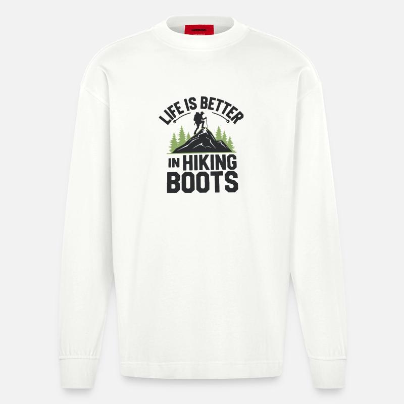Das Leben ist besser in Wanderschuhen - Heavyweight Oversized Organic Langarmshirt Made in EU - OFF WHITE