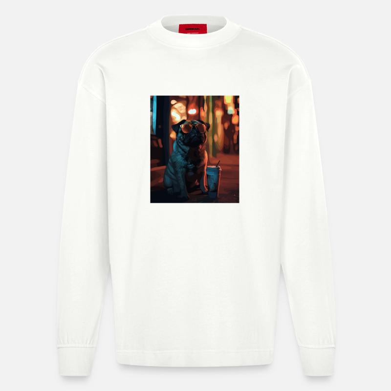 Mops mit Sonnenbrille und Eiskaffee - Heavyweight Oversized Organic Langarmshirt Made in EU - OFF WHITE