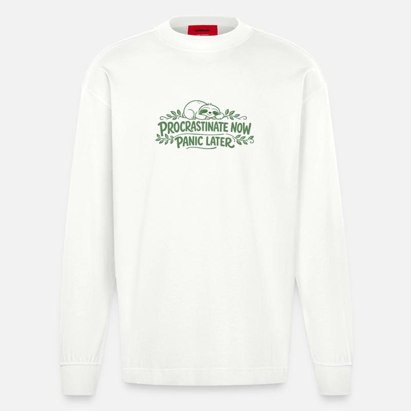 Faultier Spruch - Procrastinate Now Geschenk - Heavyweight Oversized Organic Langarmshirt Made in EU - OFF WHITE
